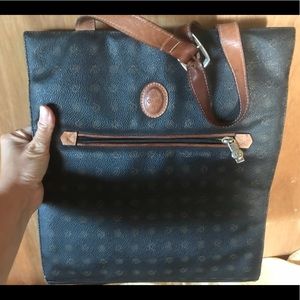 Almost brand new Kenzie hand bag